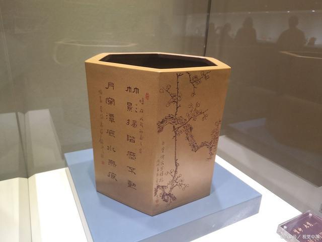 君子兰盆栽选盆之道：陶瓷盆、瓦罐盆、紫砂盆还是塑料盆？(图4)