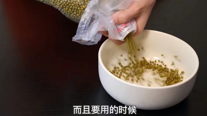 塑料空瓶别扔把钢丝球塞里面解决了家家户户的大难题既省钱又实用意想不到了(图7)