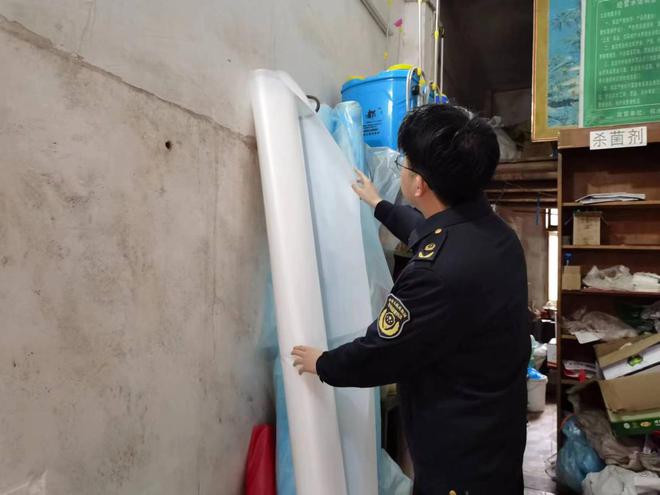 邻水县袁市市场监管所开展塑料制品专项检查(图2)