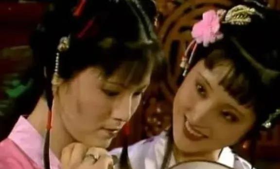 历史的尘埃——宝钗与袭人：互相利用的塑料姐妹情(图3)