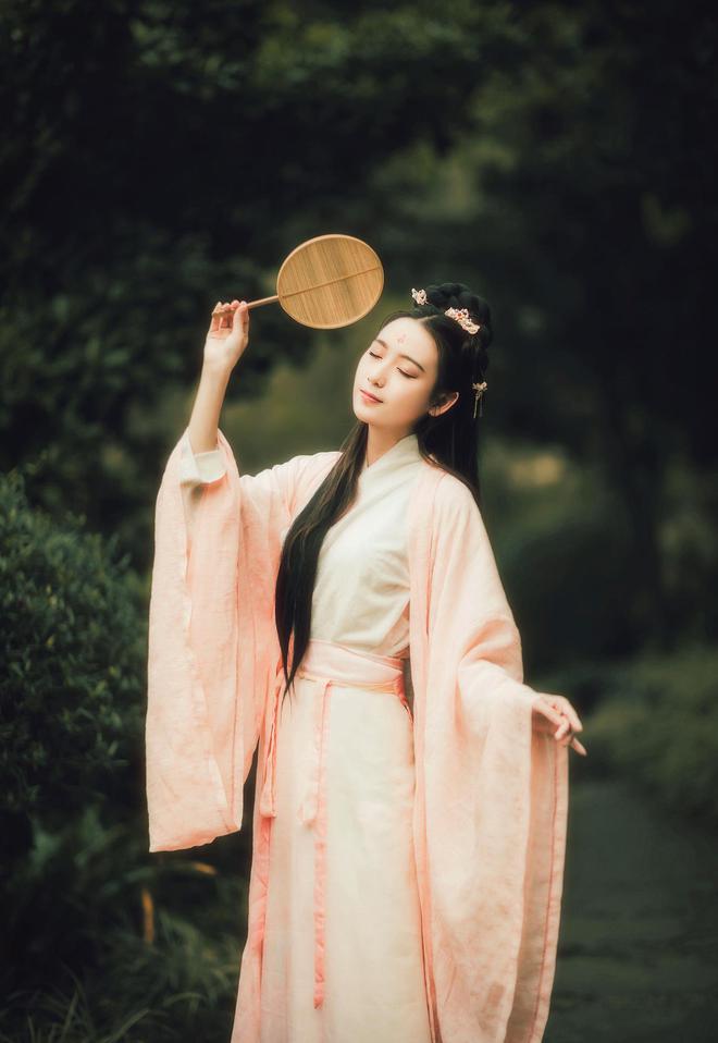 男子吃席时给妻子打包个肘子回到家一看塑料袋装着个金梳子(图3)