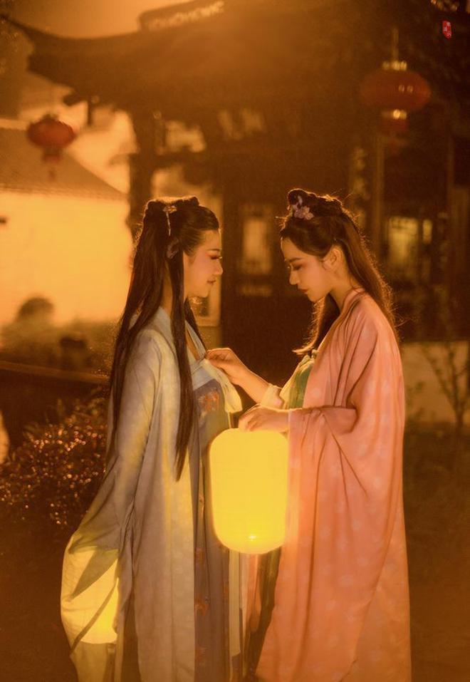 男子吃席时给妻子打包个肘子回到家一看塑料袋装着个金梳子(图5)