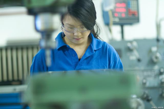 全面停止生产！深圳29年塑料大厂宣布倒闭员工被解除劳动合同(图2)