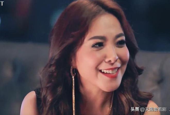 泰剧《火之迷恋》冷艳妈妈桑和绿茶小水的塑料姐妹情(图3)
