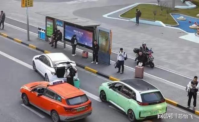 重庆网约车司机塑料膜空调“防护罩”33度热浪中乘客遭不住了！(图7)