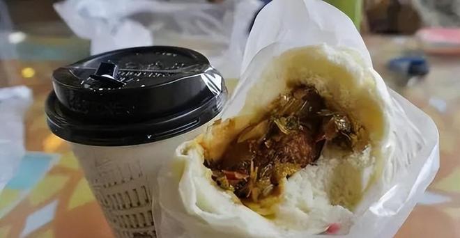 路边摊用塑料袋盛饭高温热汤直接倒进还能吃吗？(图10)