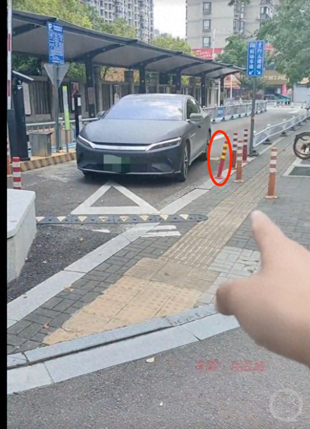 撞倒塑料警示立柱被索赔900元？网上一根才75元！宁波一街道办回应(图1)