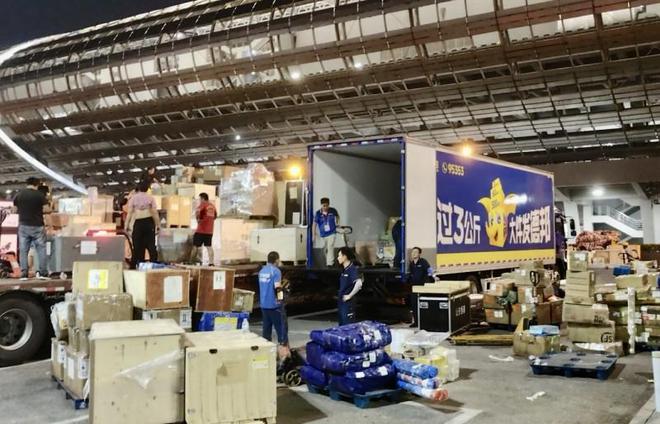 精准对接需求德邦快递全流程助力参展商亮相第136届广交会