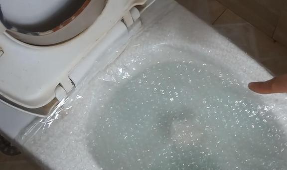 快递里的气泡膜别扔啦！放卫生间、厨房特实用一年能省不少钱！(图17)