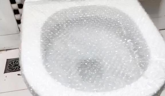 快递里的气泡膜别扔啦！放卫生间、厨房特实用一年能省不少钱！(图16)