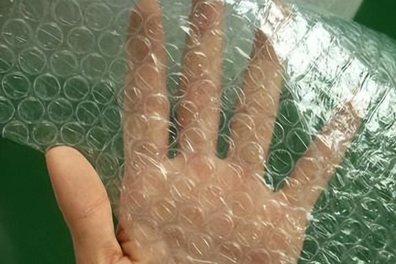 快递里的气泡膜别扔啦！放卫生间、厨房特实用一年能省不少钱！(图6)