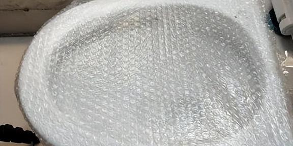 快递里的气泡膜别扔啦！放卫生间、厨房特实用一年能省不少钱！(图19)