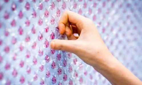 快递里的气泡膜别扔啦！放卫生间、厨房特实用一年能省不少钱！(图21)