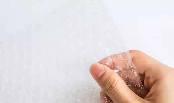 快递里的气泡膜别扔啦！放卫生间、厨房特实用一年能省不少钱！(图23)