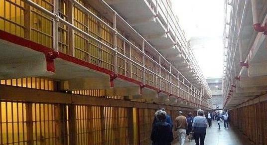 史上最强越狱三人组：自制假人头、挖洞一年逃亡57年仍未被抓获(图3)