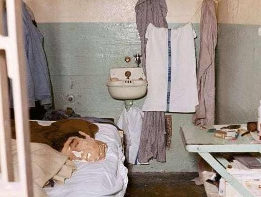 史上最强越狱三人组：自制假人头、挖洞一年逃亡57年仍未被抓获(图11)