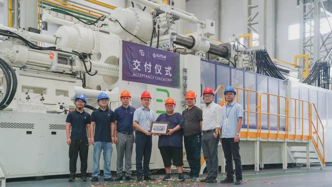 海天JU24000M水平旋转多组份注塑机成功交付刷新华南纪录(图1)