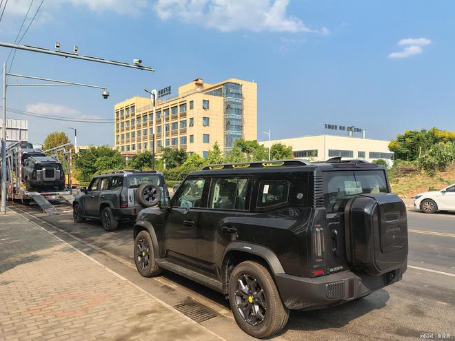 托运汽车车里能放东西吗