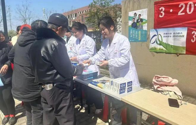 【铜陵头条0327】这种粉红色瓶子已在铜陵出现2025年限制高消费人员名单（第一批）何某某拘留10日！(图6)