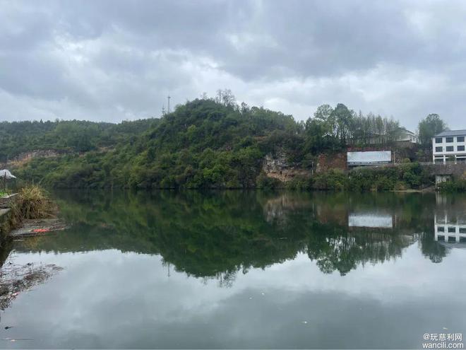 慈利长潭河水域变色引关注记者现场直击：当地排查还将继续