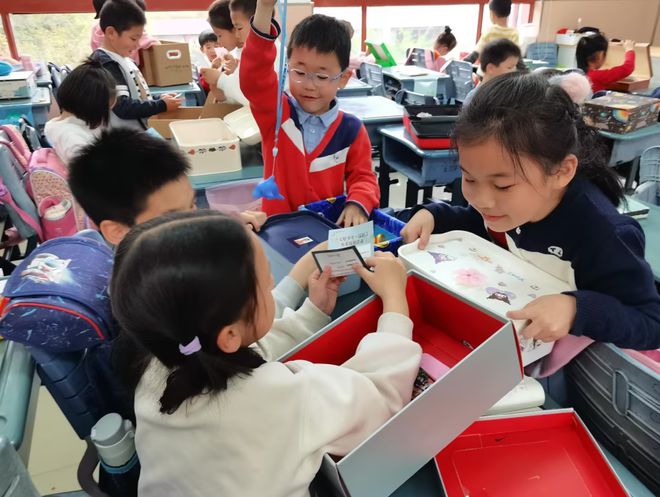 把学习和生活都还给学生！这所小学被顾明远先生称为“无界乐园”(图2)