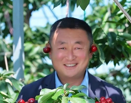 山东村书记宣传樱桃不惜扮丑吸引网友却被自己人背刺含泪道歉(图6)