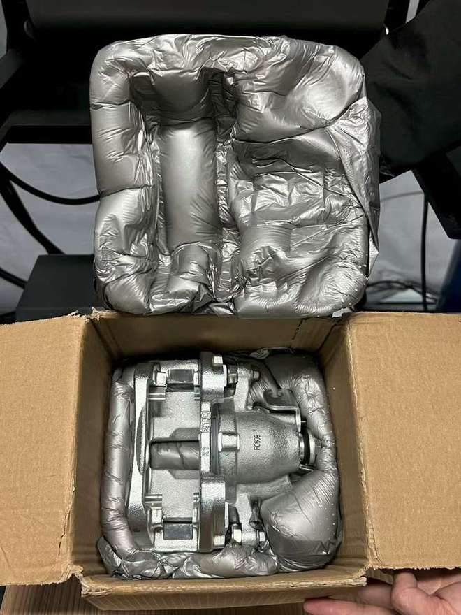 航空配件运输新选择：聚氨酯发泡胶防震防损更安心！(图2)