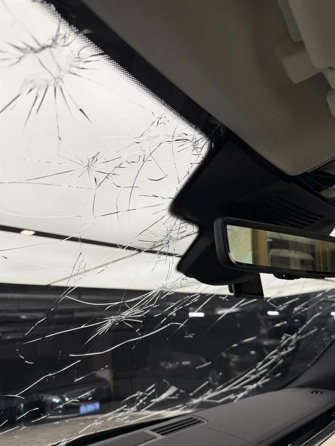 北京多地遭大风冰雹天气：私家车挡风玻璃被砸出窟窿树木倒伏侵入地铁限界致列车延误(图5)