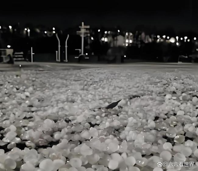 北京突降冰雹市民称10年来头次见 罕见天气引发广泛关注(图3)