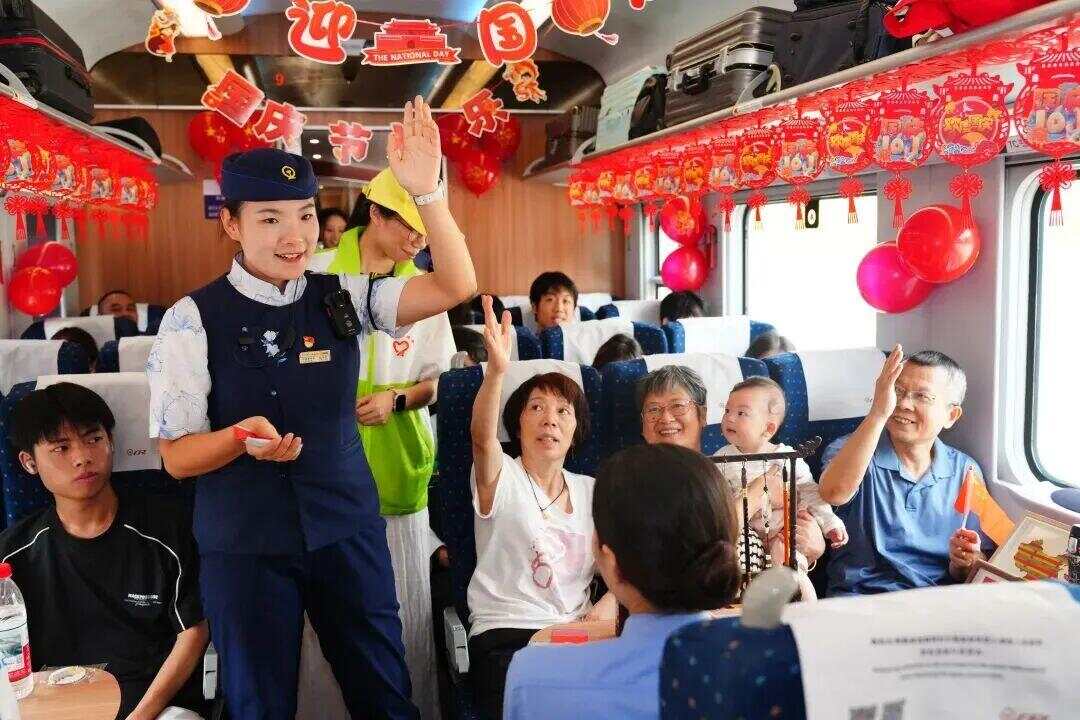 我的铁路风景｜旅客向窗外举起相机意外拍到……(图3)