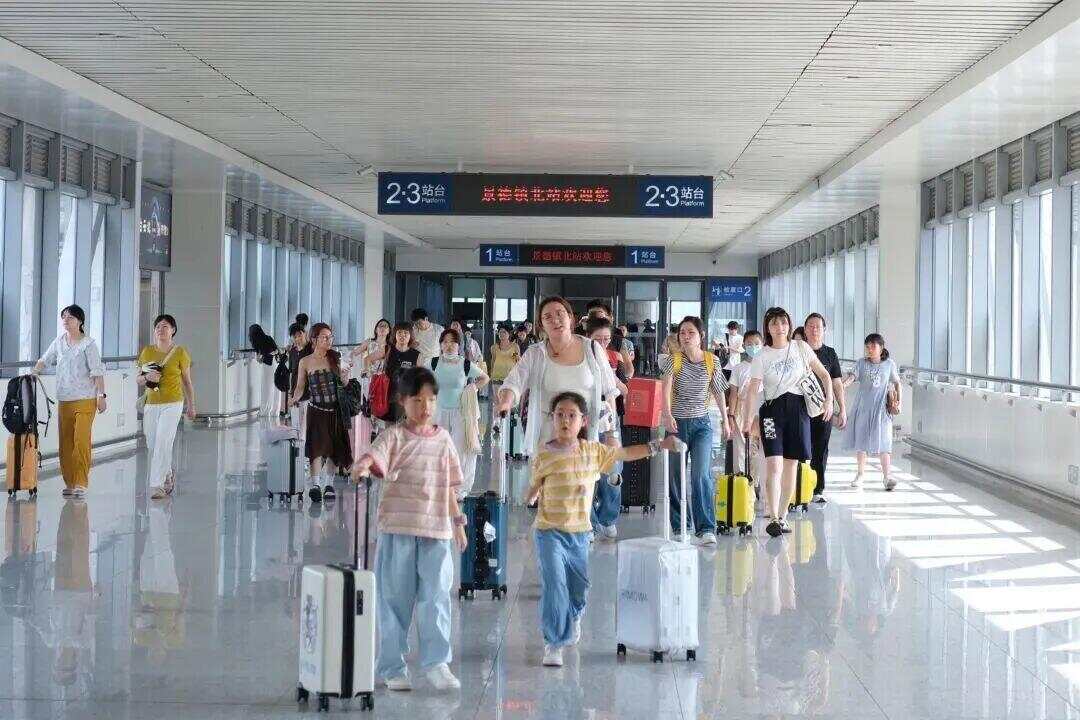 我的铁路风景｜旅客向窗外举起相机意外拍到……(图11)