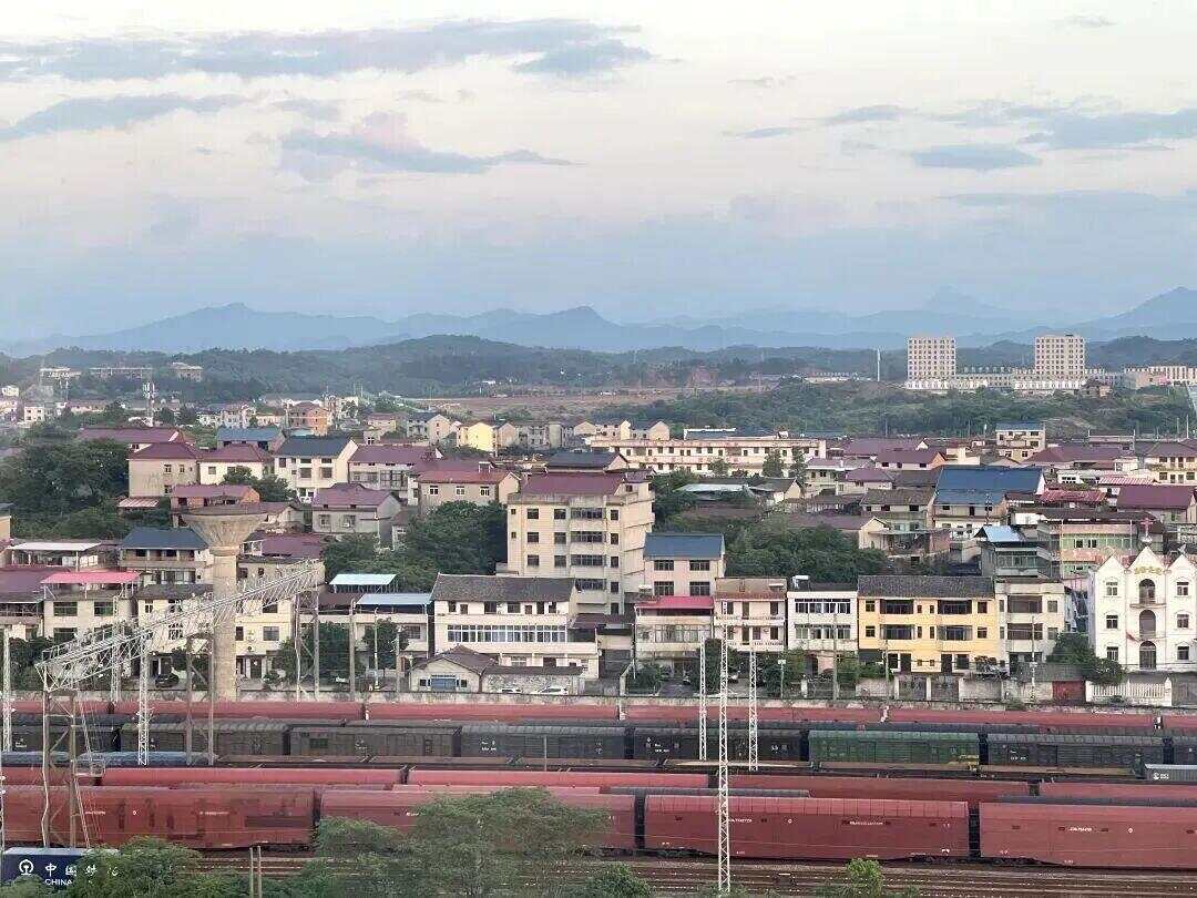 我的铁路风景｜旅客向窗外举起相机意外拍到……(图13)