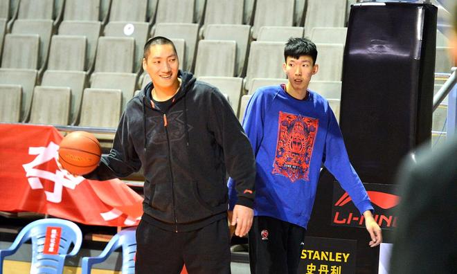 樊振东翻车现场曝光！看冠军为何更吸引我们的目光！(图2)