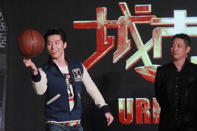 樊振东翻车现场曝光！看冠军为何更吸引我们的目光！(图3)