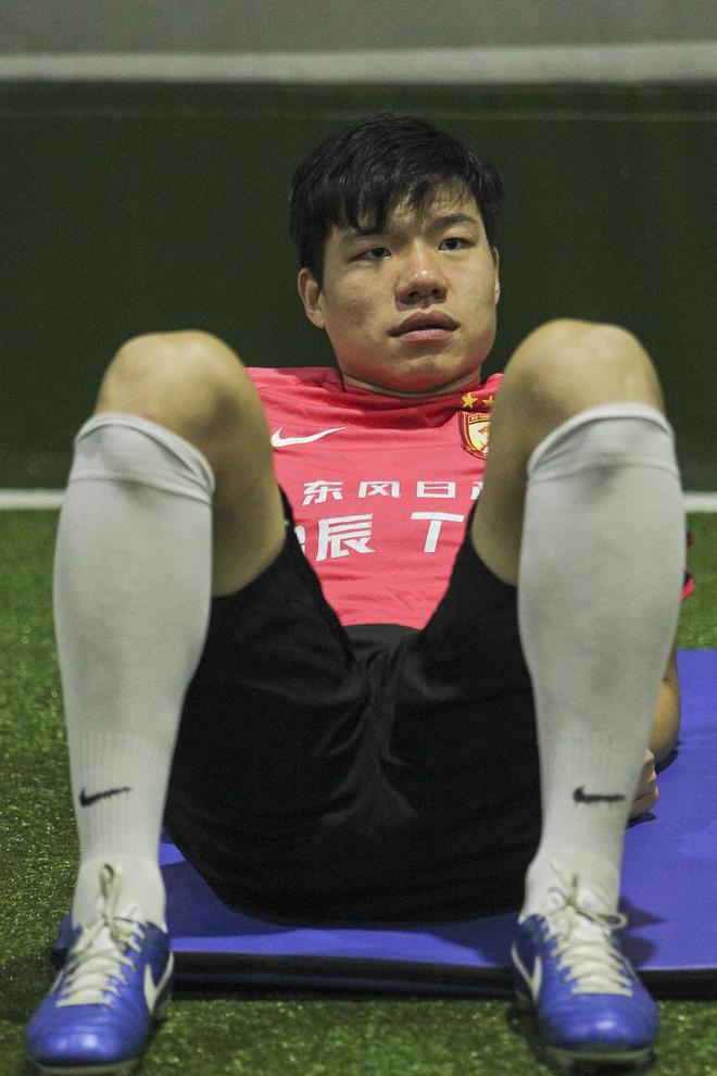 樊振东翻车现场曝光！看冠军为何更吸引我们的目光！