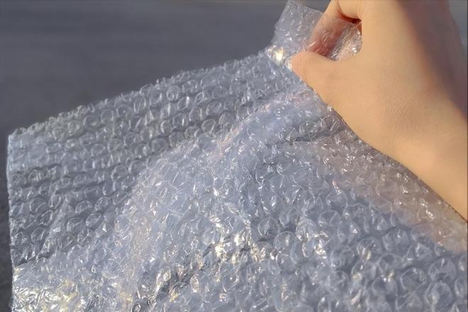 把快递气泡膜放在窗户上作用太厉害了解决家家户户的大难题(图6)
