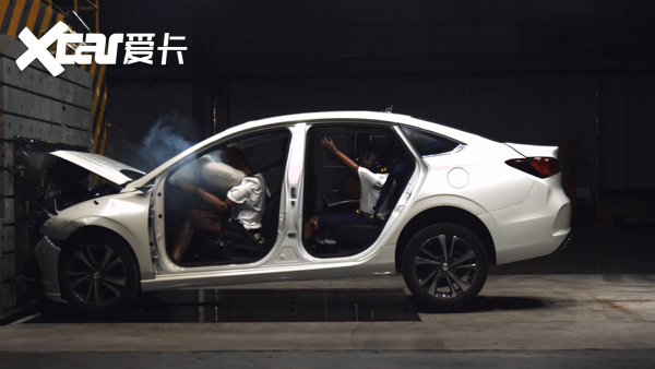用实力验证安全 长安逸动PLUS碰撞测试(图2)
