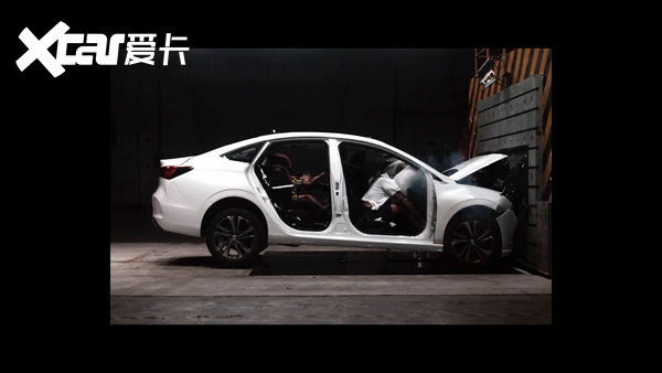 用实力验证安全 长安逸动PLUS碰撞测试(图3)