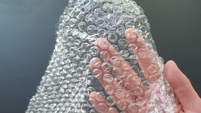 快递气泡膜别扔了放在家里有大用处解决了很多家庭的烦恼