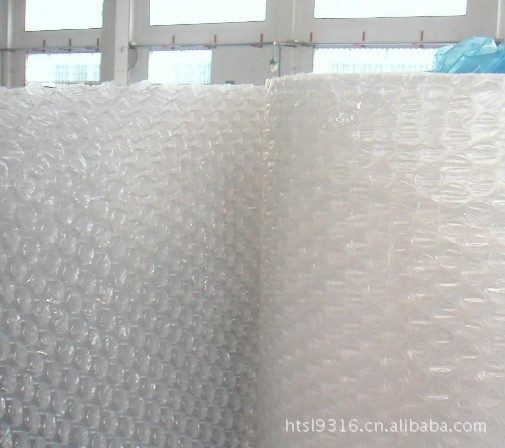 一种PE气泡膜及其制备方法和复合铝膜气泡膜