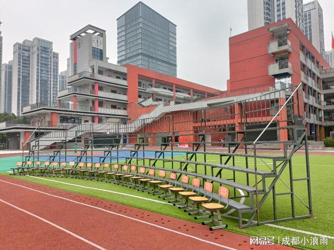 合影站架丨合影台阶租赁：人员层级分明、主次有序、无遮挡(图1)