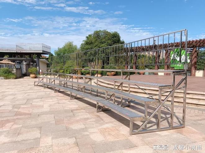 合影站架丨合影台阶租赁：人员层级分明、主次有序、无遮挡(图2)